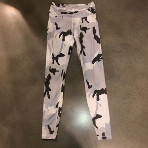 Carbon38 camo leggings